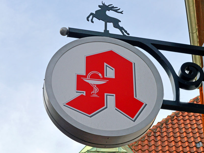 Bild - Apothekenlogo aussen der Hirsch-Apotheke