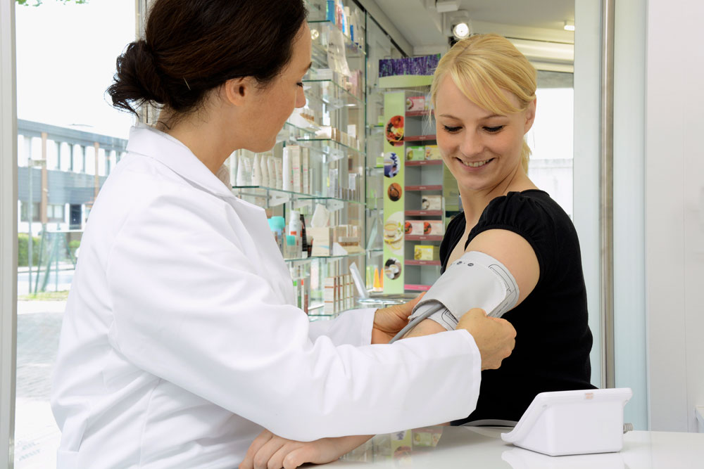 Bild - Kundenservice Blutdruckmessung am Oberarm